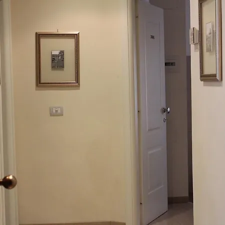 House לינה וארוחת בוקר