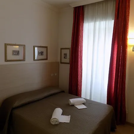 לינה וארוחת בוקר House 3*