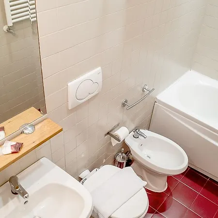 House לינה וארוחת בוקר 3*