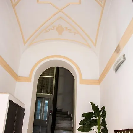 לינה וארוחת בוקר House 3*