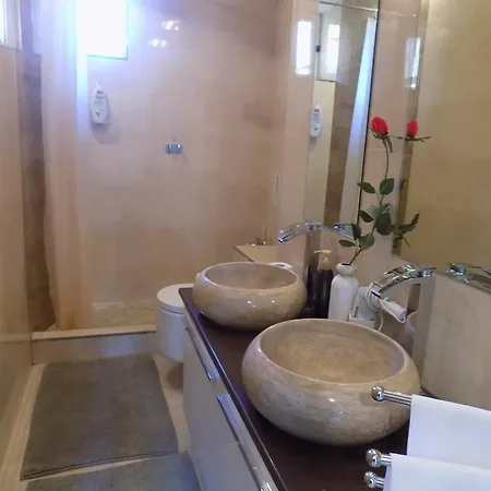 Bed & Breakfast House 3*