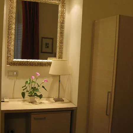 Bed & Breakfast House 2*