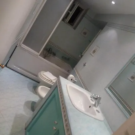 House Bed & Breakfast 3*