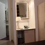 House Nocleg ze śniadaniem 2*