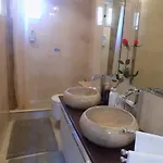 Nocleg ze śniadaniem House 2*