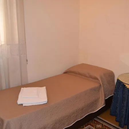Booking House 2*