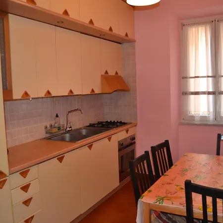 Booking House 2*